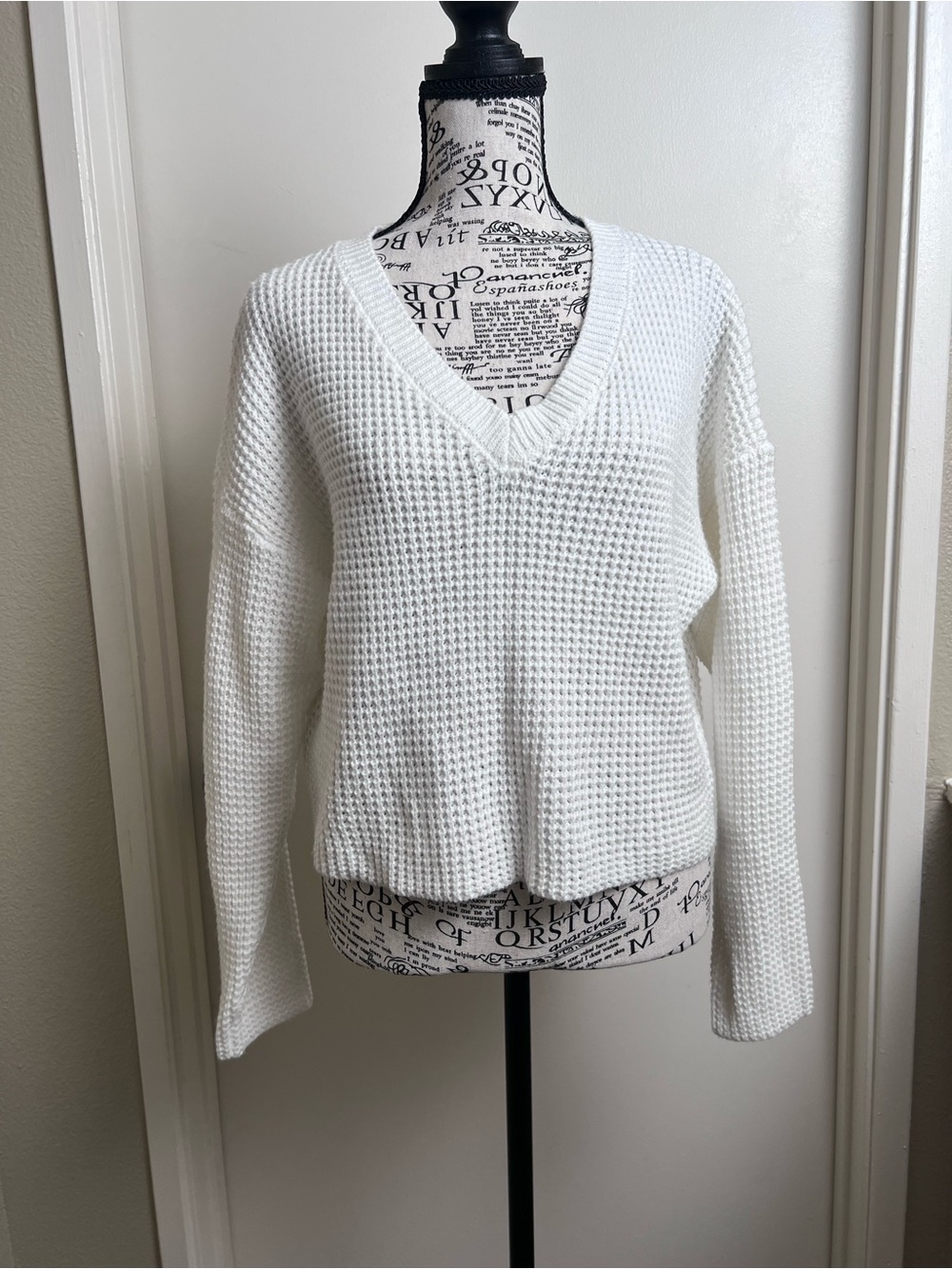 White Waffle Knit V-Neck Cropped Sweater Size S